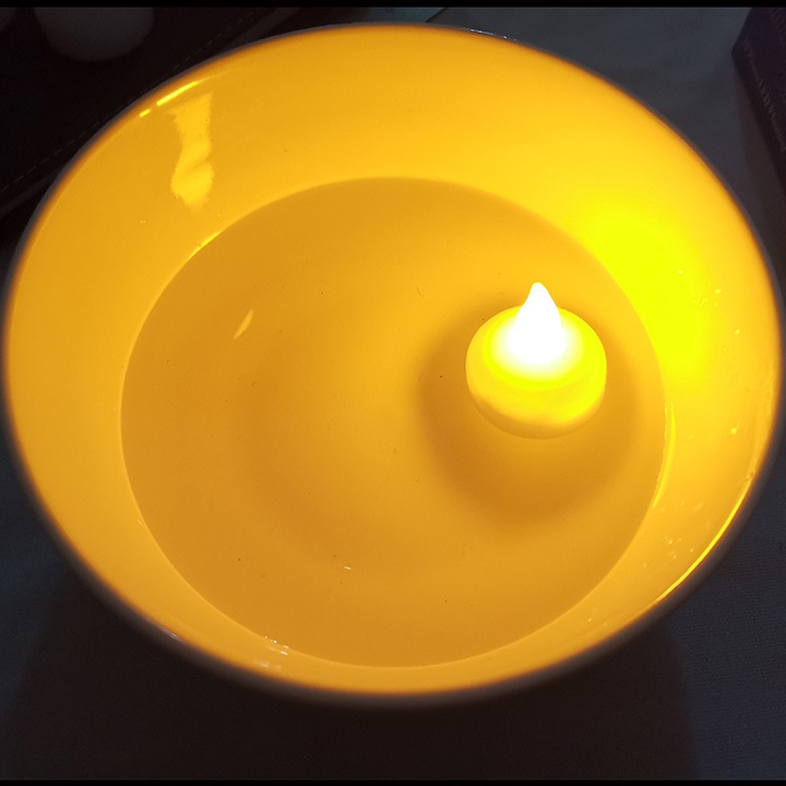 Nến điện tử tealight thả nước ánh sáng vàng lung linh