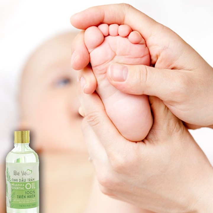 cách massage chân cho bé bằng tinh dầu